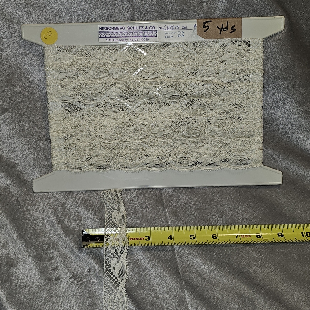 95+ Yards Vintage Lace & Trim - Picture 10 of 16